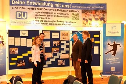 Informationsstand zum Projekt »Deine Entwicklung mit Uns (DemU)«