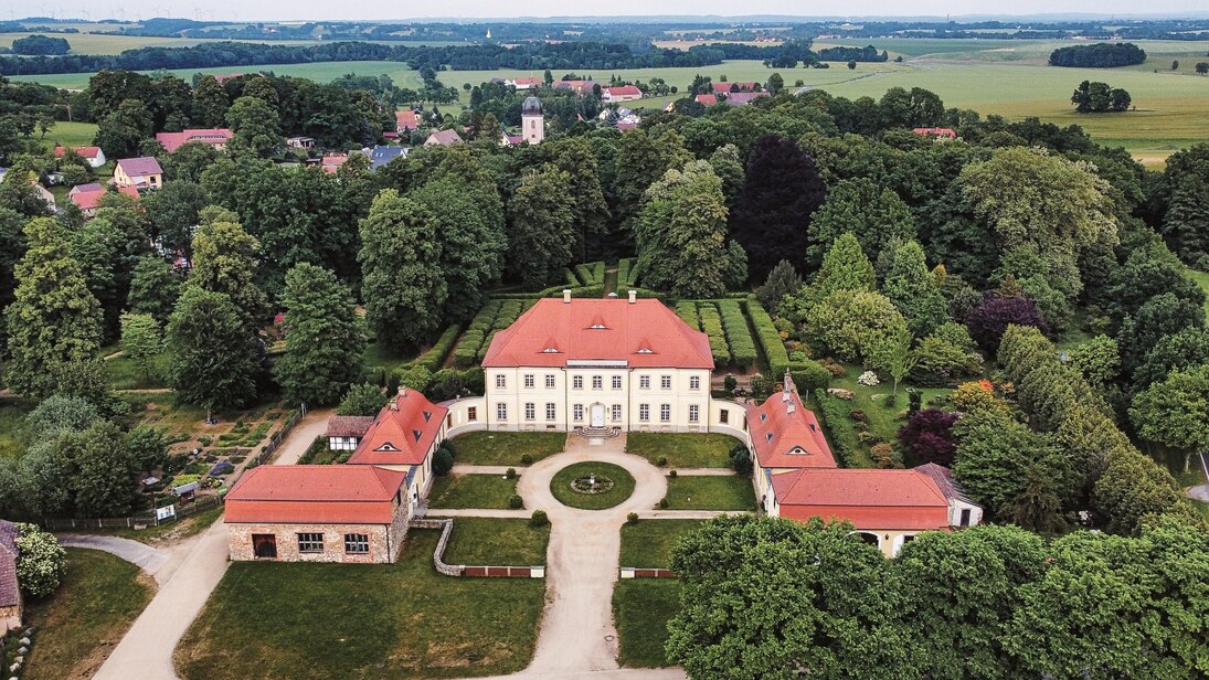 Luftaufnahme vom Schloss Königshain